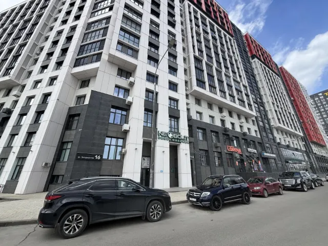 Помещение 130м2 на красной линии район ТРЦ Планеты