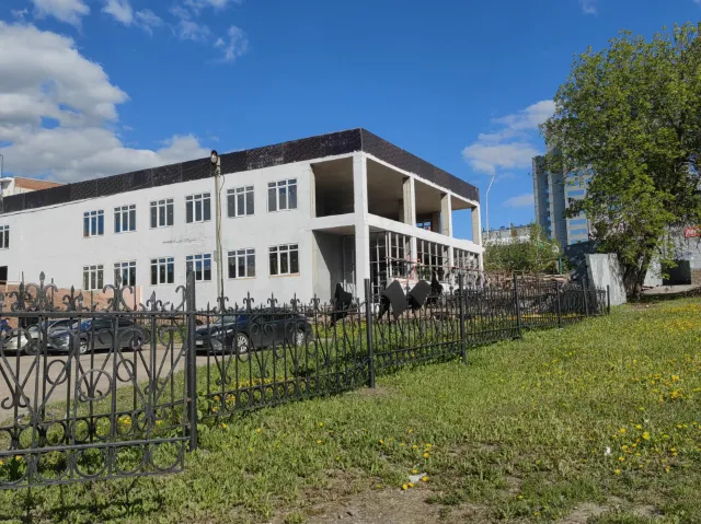 Аренда здания 1400 м2 медицина, фитнес