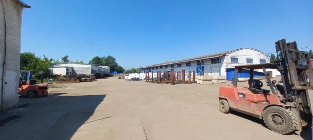 Складская база жд , козловые краны р-н аэропорта