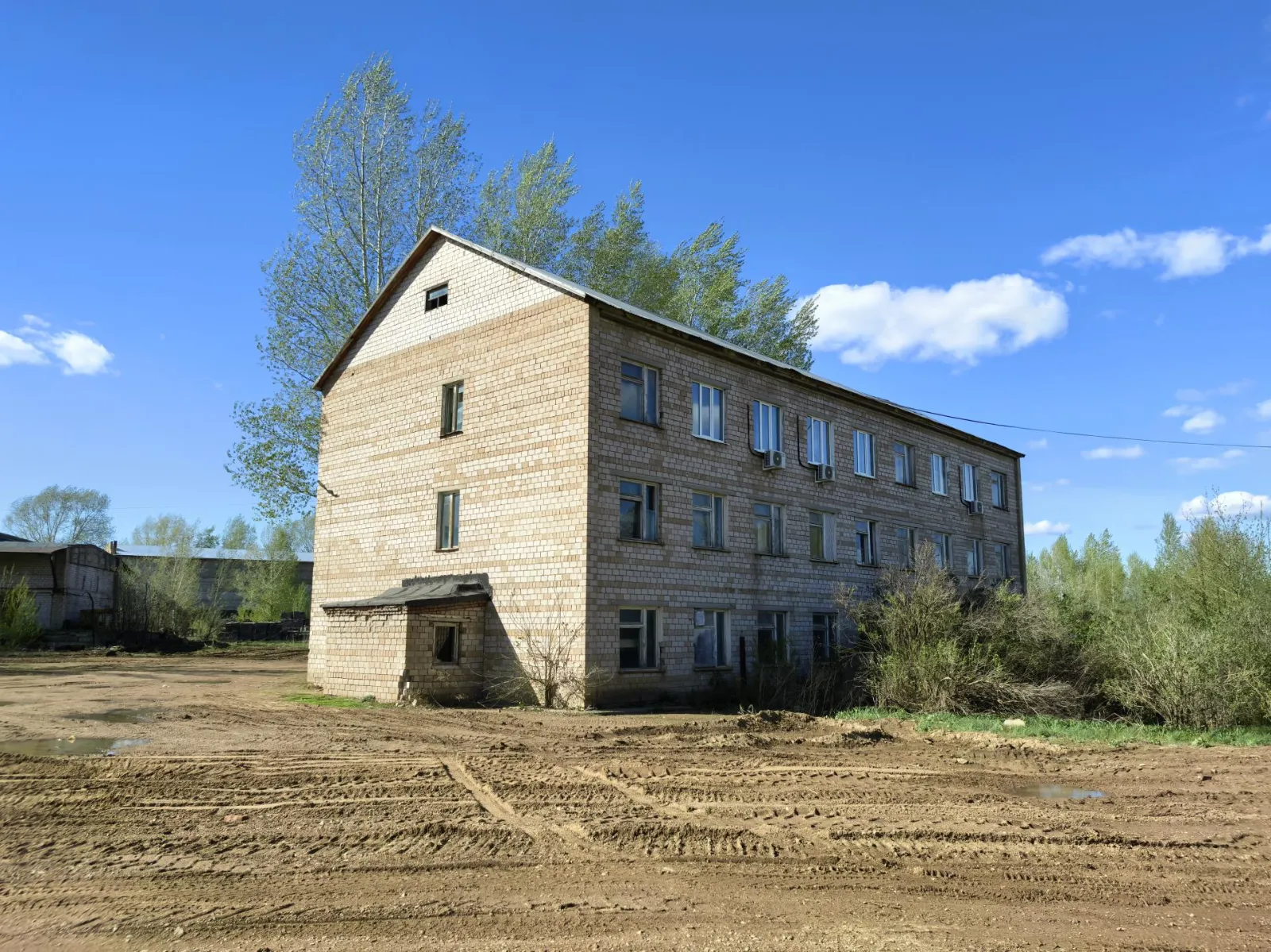 Производственная база 40 км от Уфы