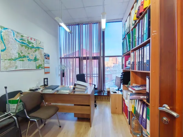 Офис 164,9 м², 7 кабинетов, мебель, парковка