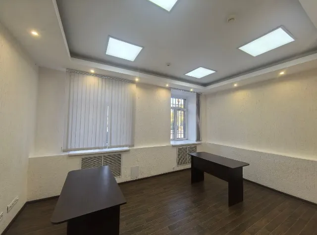 Офис в центре с парковкой, 211м2, кабинетный план