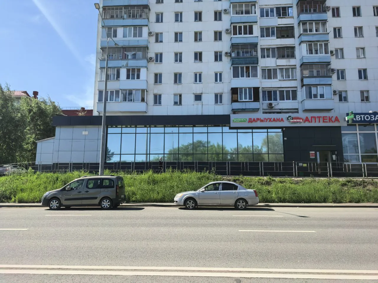 Торговое с витражами 197м2 красная линия ТРК Семья