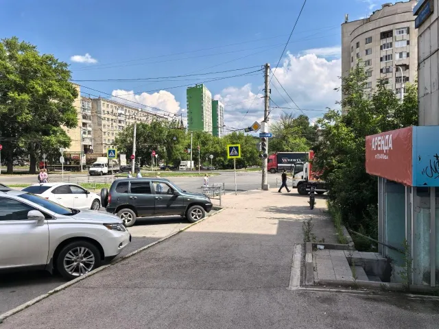 Аренда торгового помещения 254,2 м², первая линия,